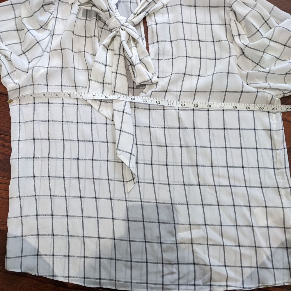 BNWT ALICE + OLIVIA  Mallie Tie Neck Blouse - Picture 12 of 15